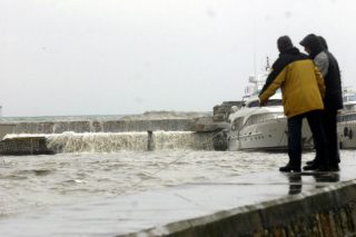 Νεκρή 65χρονη στη θαλάσσια περιοχή της Μαρίνας Ζέας