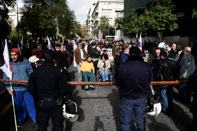 Πορεία ατόμων με αναπηρία στο Μαξίμου