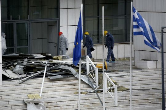 Στο μικροσκόπιο τα στοιχεία για τον εντοπισμό των δραστών