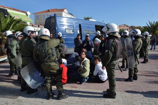 Συνελήφθησαν 25 πρόσφυγες στη Μυτιλήνη