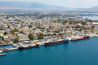 Σε πολιορκία το θαλάσσιο μέτωπο της Ελευσίνας