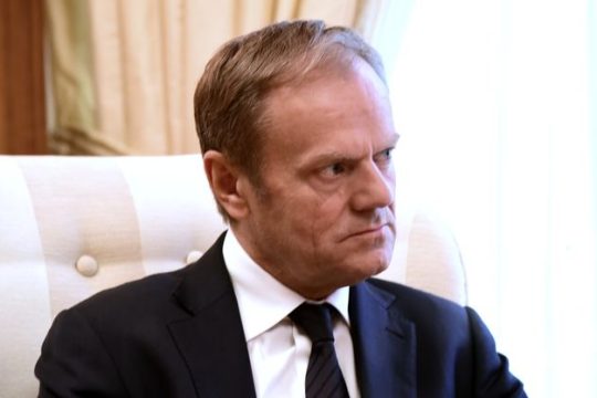 Σβήνουν τις φωτιές Τουσκ