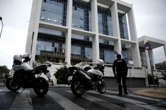 Προειδοποιητικό τηλεφώνημα για βόμβα στη Λουκάρεως