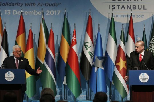 «Κόκκινη κάρτα» στον Τραμπ