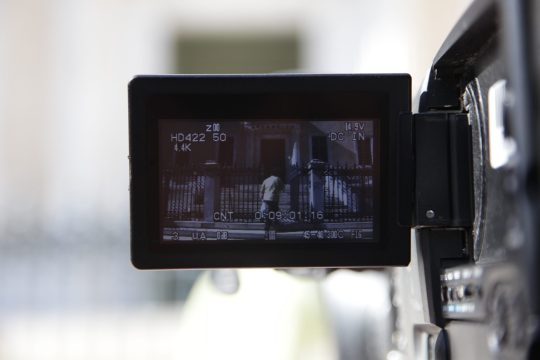 Οι καναλάρχες «πυροβολούν» ξανά για τις άδειες