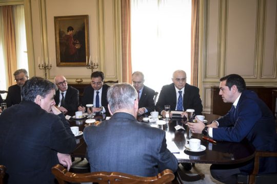 Αιχμές στους τραπεζίτες για τους… μεγαλομπαταχτσήδες