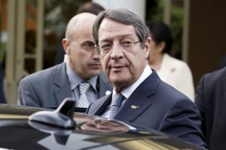 «Λύση χωρίς εγγυήσεις και στρατό»