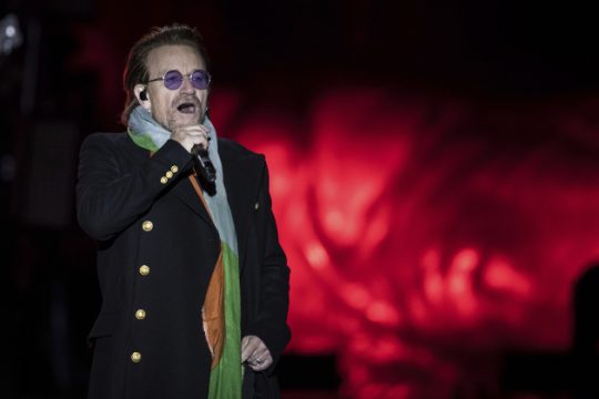 Ο Bono θυμήθηκε τους «οργισμένους ροκάδες»
