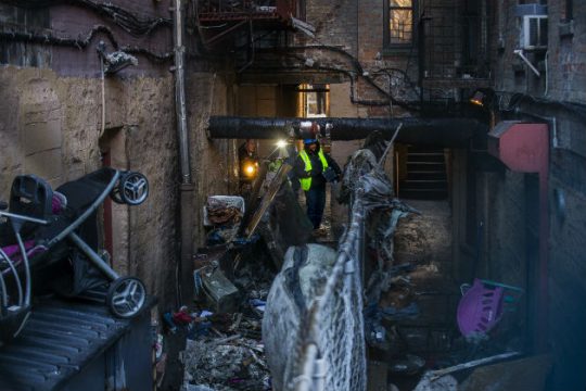 Πολύνεκρη τραγωδία από φωτιά σε πολυκατοικία της Νέας Υόρκης