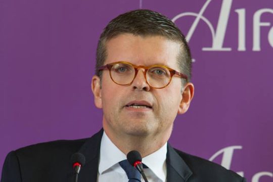 Ένας Έλληνας για την ηγεσία των Γάλλων Σοσιαλιστών