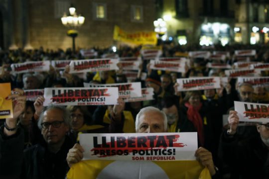 Προεκλογική εκστρατεία με τους υποψηφίους στη φυλακή!