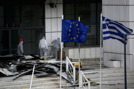 «Ομάδα Λαϊκών Αγωνιστών» κατά αστικής δικαιοσύνης γιατί… δαγκώνει μόνο ξυπόλητους
