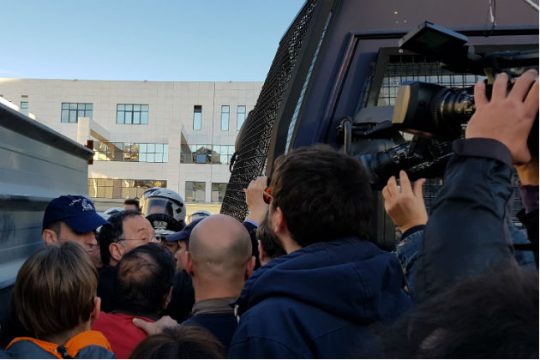 Ένταση στο… αποκλεισμένο Ειρηνοδικείο