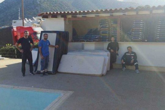 Δεκάδες έπιπλα από το Μπαλί Ρεθύμνου στη Μάνδρα