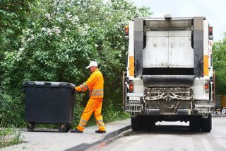 Κραυγή αγωνίας από τους εργάτες των δήμων