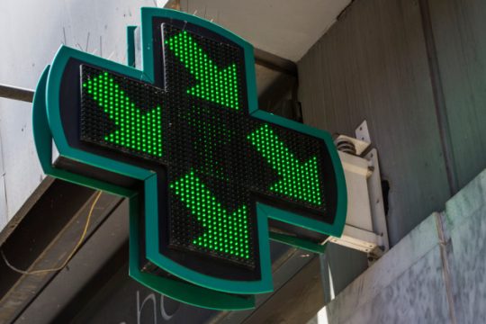 Ανοίγει το επάγγελμα του φαρμακοποιού