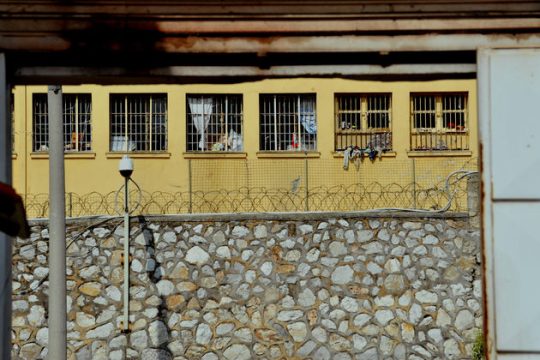 Απεργία πείνας και φωτιές στον Κορυδαλλό