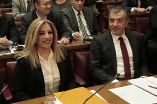 Το Κίνημα Αλλαγής αρχίζει σκληρό ροκ