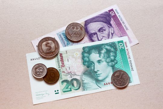 Κυκλοφορούν ακόμη γερμανικά μάρκα;
