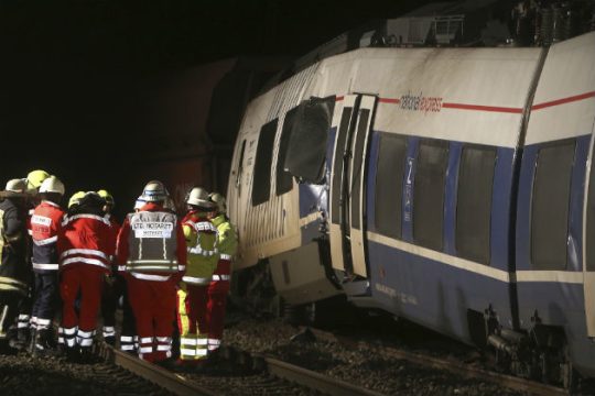 Πενήντα τραυματίες από σύγκρουση τρένων στη Γερμανία
