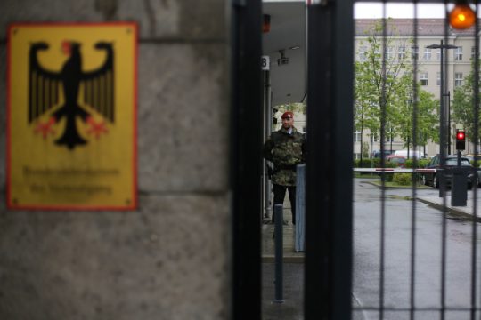 Σχεδίαζε δολοφονίες πολιτικών για να τις «φορτώσει» σε πρόσφυγες