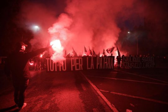 Οι ναζι-φασίστες βγήκαν παγανιά