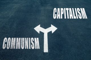 Η κύρια διαίρεση μέσα στην κοινωνία κατά τον Κορνήλιο Καστοριάδη