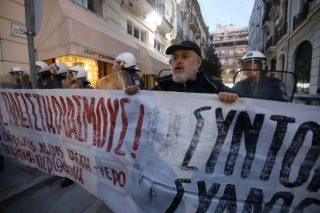Χαριστική αναβολή στα κινήματα