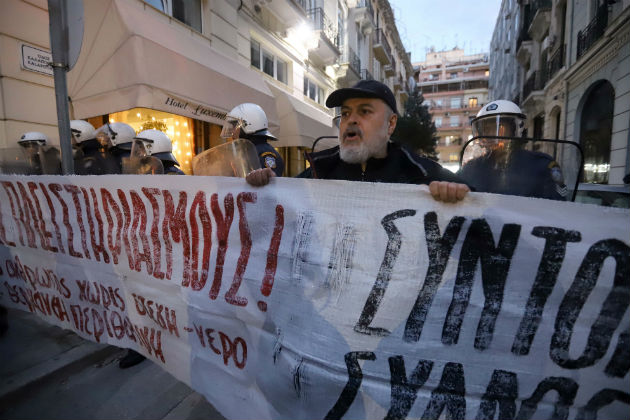 Χαριστική αναβολή στα κινήματα