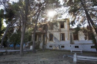 Κόλλησαν στα… τυπικά