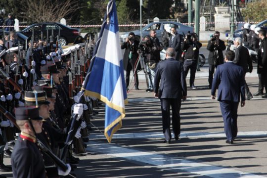 Μικροπολιτική και επιπόλαια κριτική