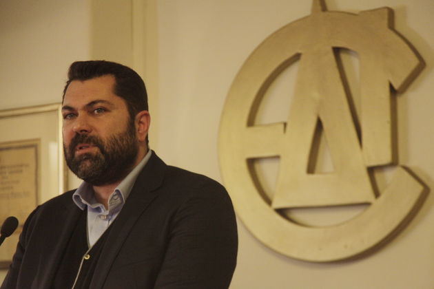 Κρέτσος: Οι «ολιγάρχες» στοχεύουν σε αναβολή αδειών για να μην πληρώσουν