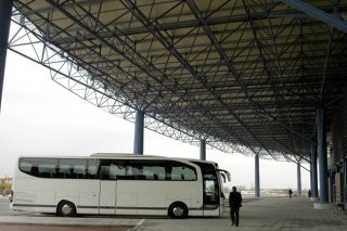 Ζήτησε εξηγήσεις, διώκεται για απείθεια και δυσφήμηση