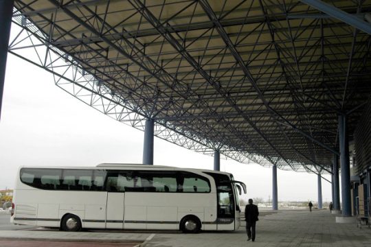 Ζήτησε εξηγήσεις, διώκεται για απείθεια και δυσφήμηση