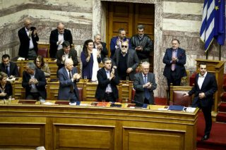 Υπερψήφισαν το «οριστικό τέλος των μνημονίων»