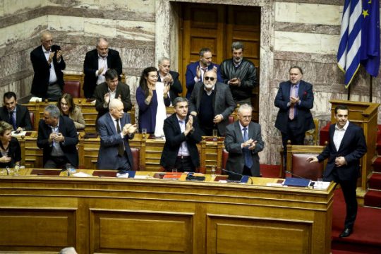 Υπερψήφισαν το «οριστικό τέλος των μνημονίων»