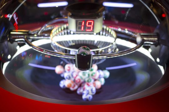 Κληρώνει την Κυριακή για 10.000 τυχερούς