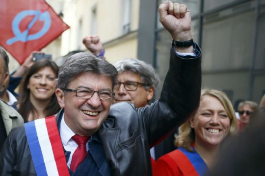 Ο Μελανσόν κάνει το «παιχνίδι», το Σοσιαλιστικό Κόμμα ψυχορραγεί