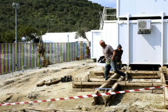 Έληξε το «μπλόκο» για τους οικίσκους με προορισμό τη Μόρια