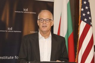 «Την αριστερή κυβέρνηση της Ελλάδας ήθελαν να τιμωρήσουν οι θεσμοί»