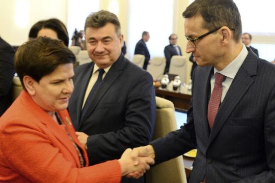 Αντικατέστησαν την πρωθυπουργό πριν τις εκλογές