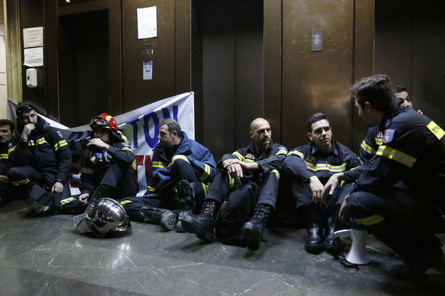 Μονιμοποιούνται σύντομα 2.200 πυροσβέστες πενταετούς θητείας