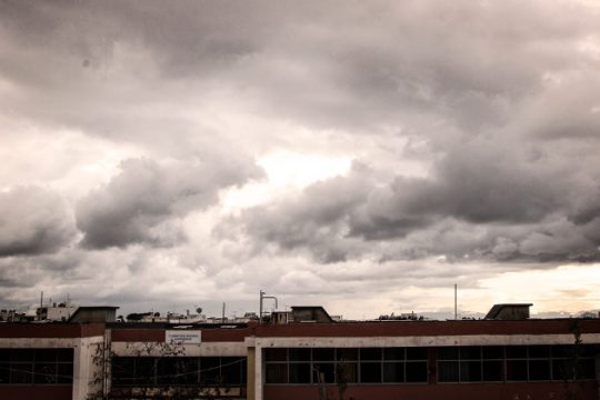 Με συννεφιά κλείνει η εβδομάδα