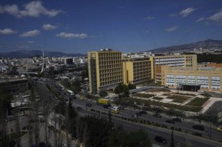 Ενα «θαύμα» άνοιξε την εντατική του 401 ΓΣΝΑ