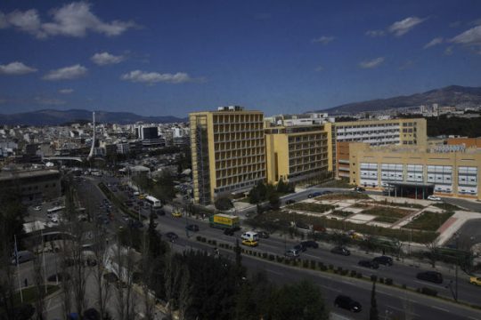 Ενα «θαύμα» άνοιξε την εντατική του 401 ΓΣΝΑ