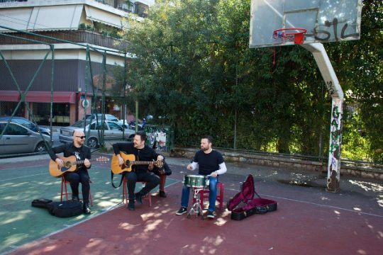 Οι Therapy? παίζουν live σε γήπεδο μπάσκετ στον Σταθμό Λαρίσης!