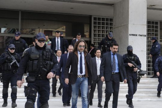 Σύγκρουση με φόντο το άσυλο στον Τούρκο στρατιωτικό