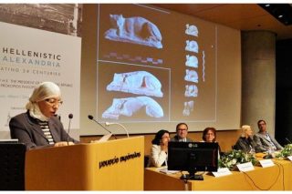 Αναζητώντας τα ίχνη της στα βάθη των αιώνων και της θάλασσας