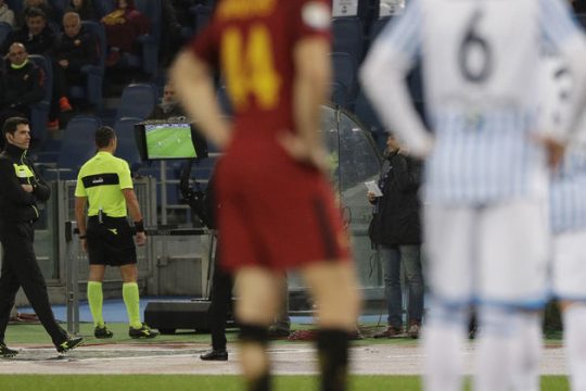 VAR: Βοήθημα ή ανάθεμα;