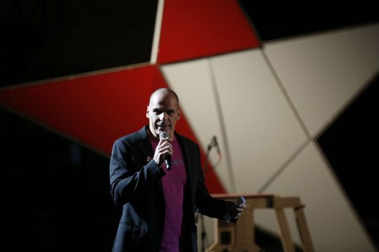 Θυμάστε που κορόιδευαν τότε τον Βαρουφάκη; Τώρα, τσιμουδιά
